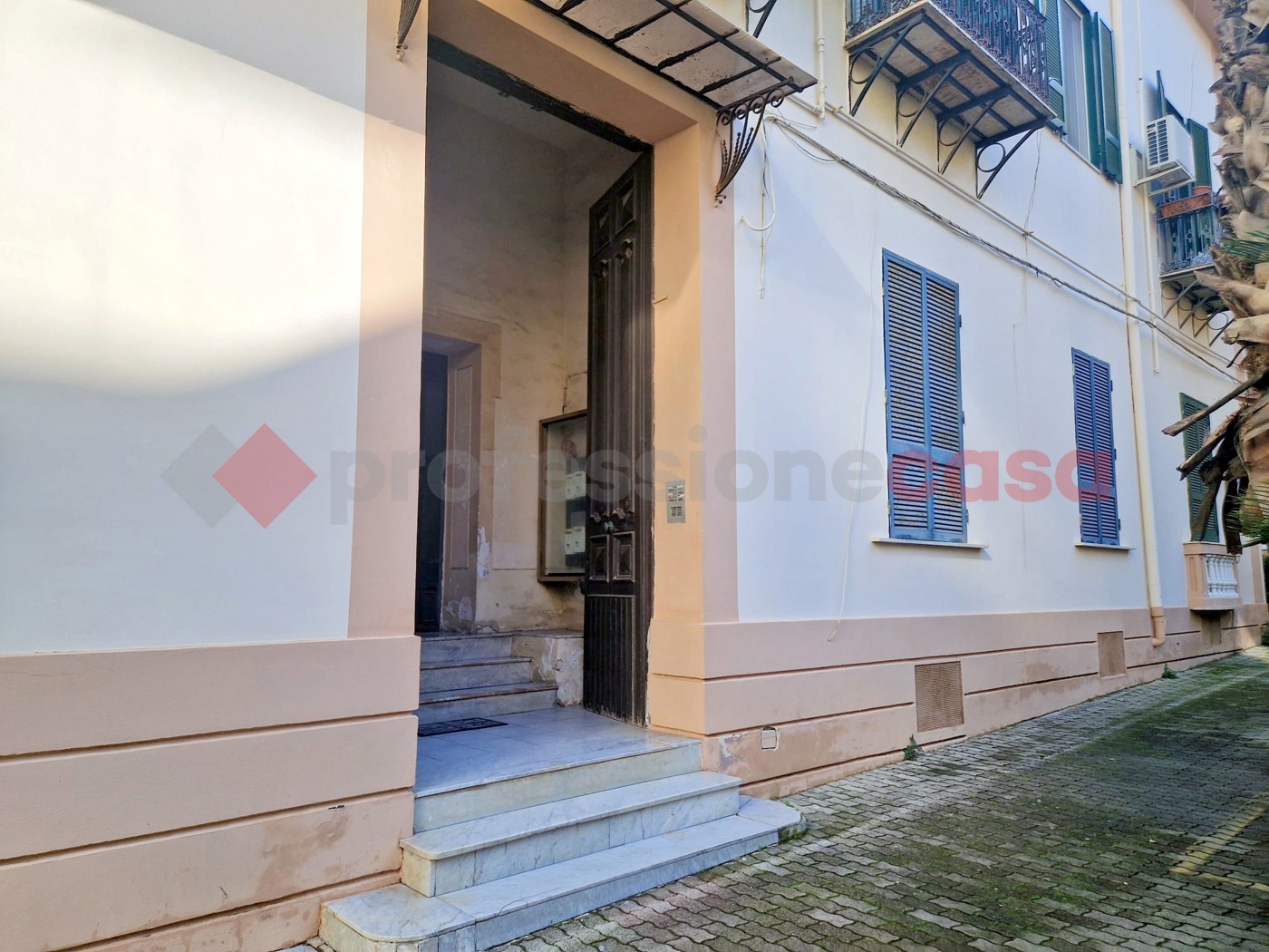 Quadrilocale con box a Portici