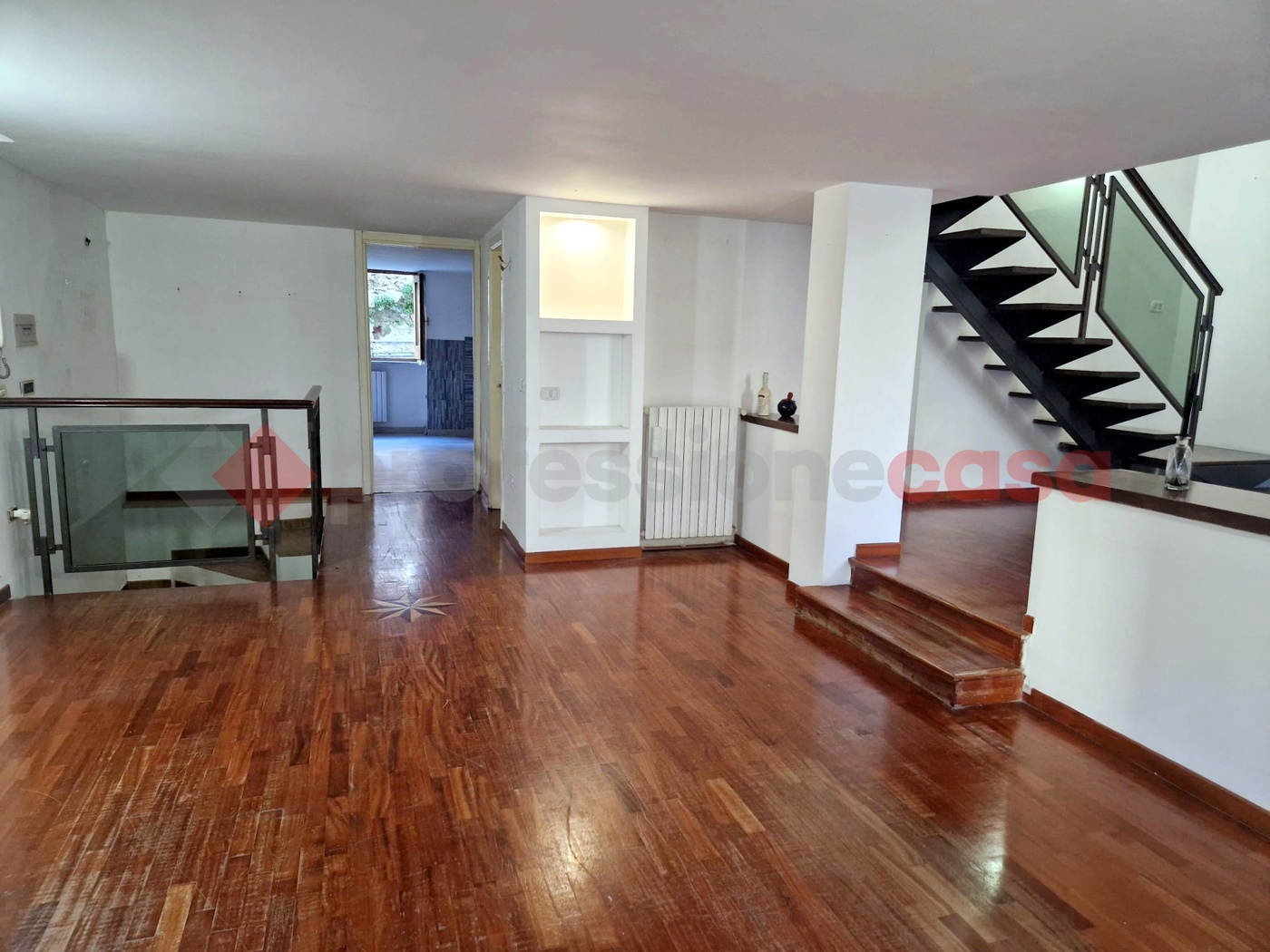 Quadrilocale con box a Portici