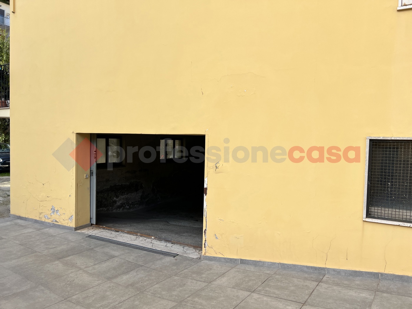 Magazzino in affitto a Portici