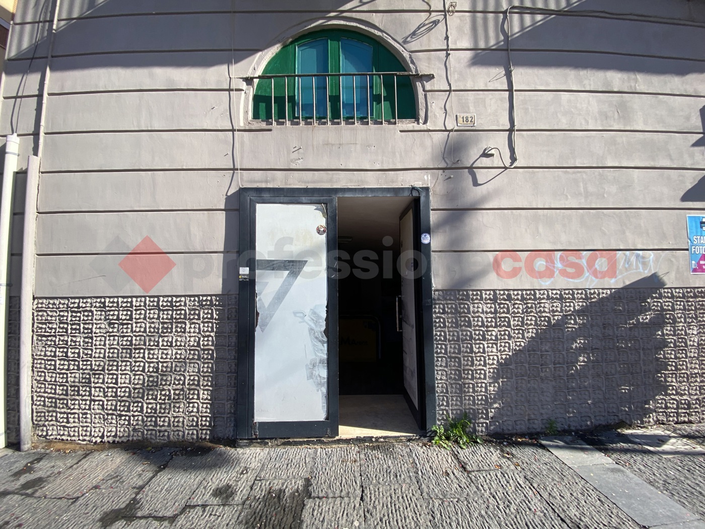 Negozio in affitto a Portici