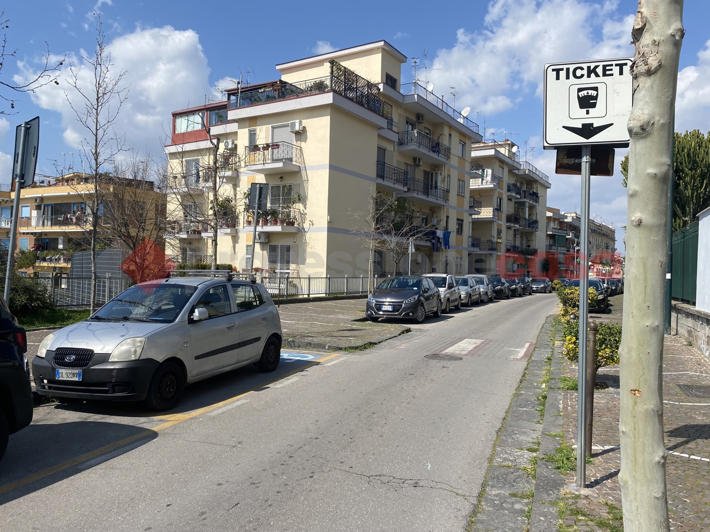 Box/Garage 100mq in vendita a Portici