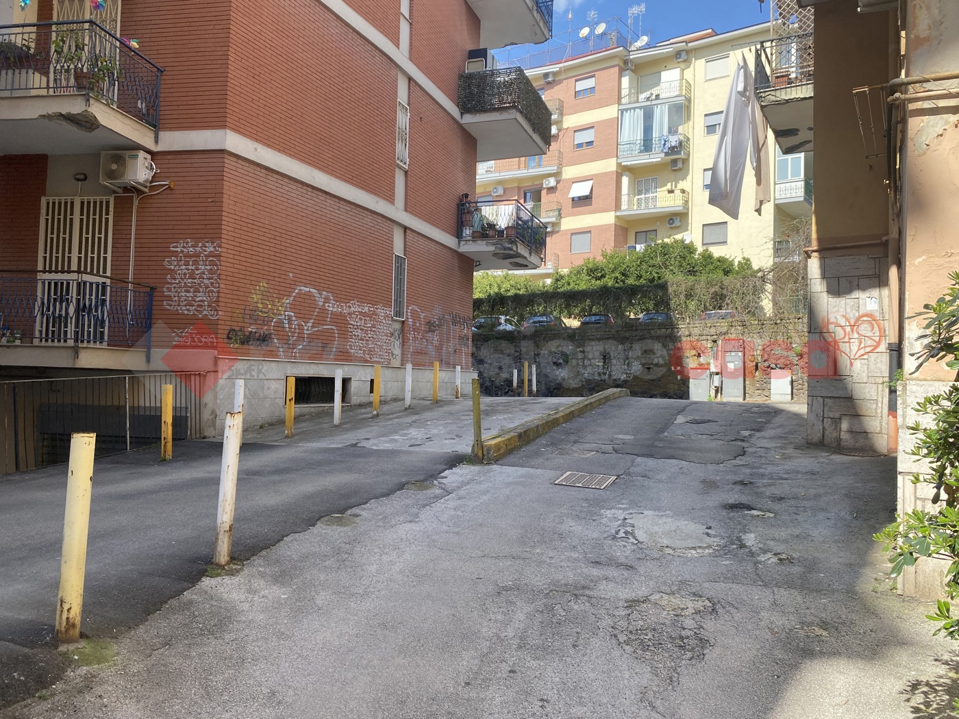 Box/Garage 100mq in vendita a Portici