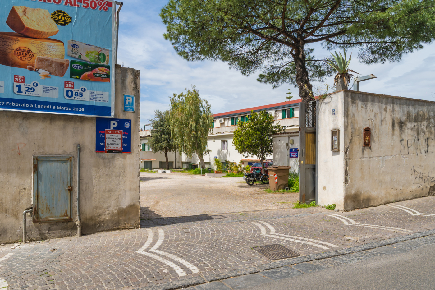 Negozio ristrutturato a Portici