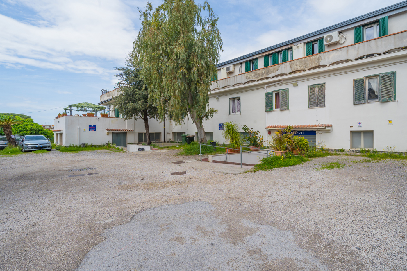 Negozio ristrutturato a Portici