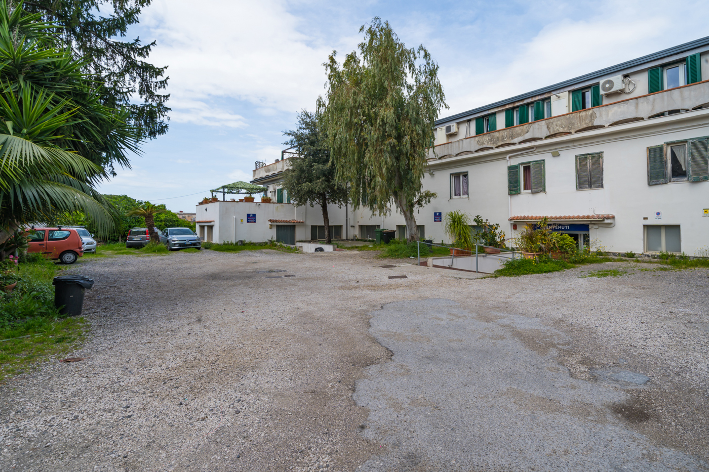 Negozio ristrutturato a Portici