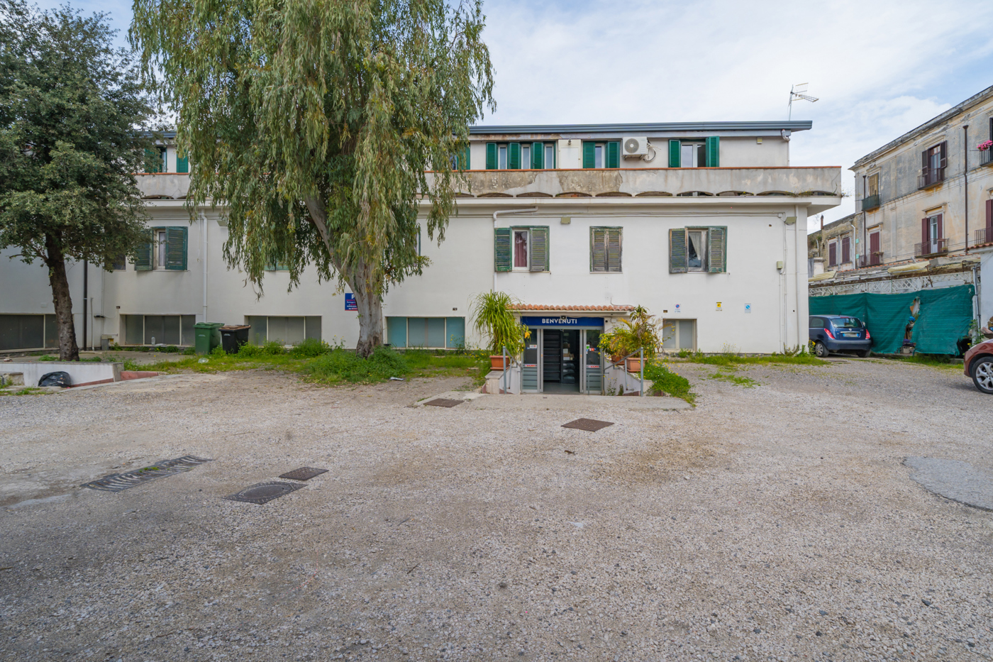 Negozio ristrutturato a Portici