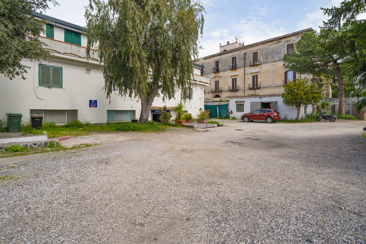 Negozio ristrutturato a Portici