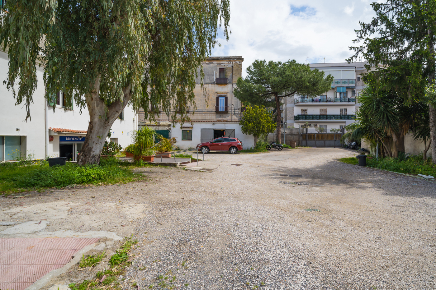 Negozio ristrutturato a Portici