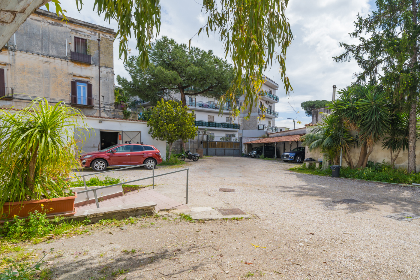 Negozio ristrutturato a Portici