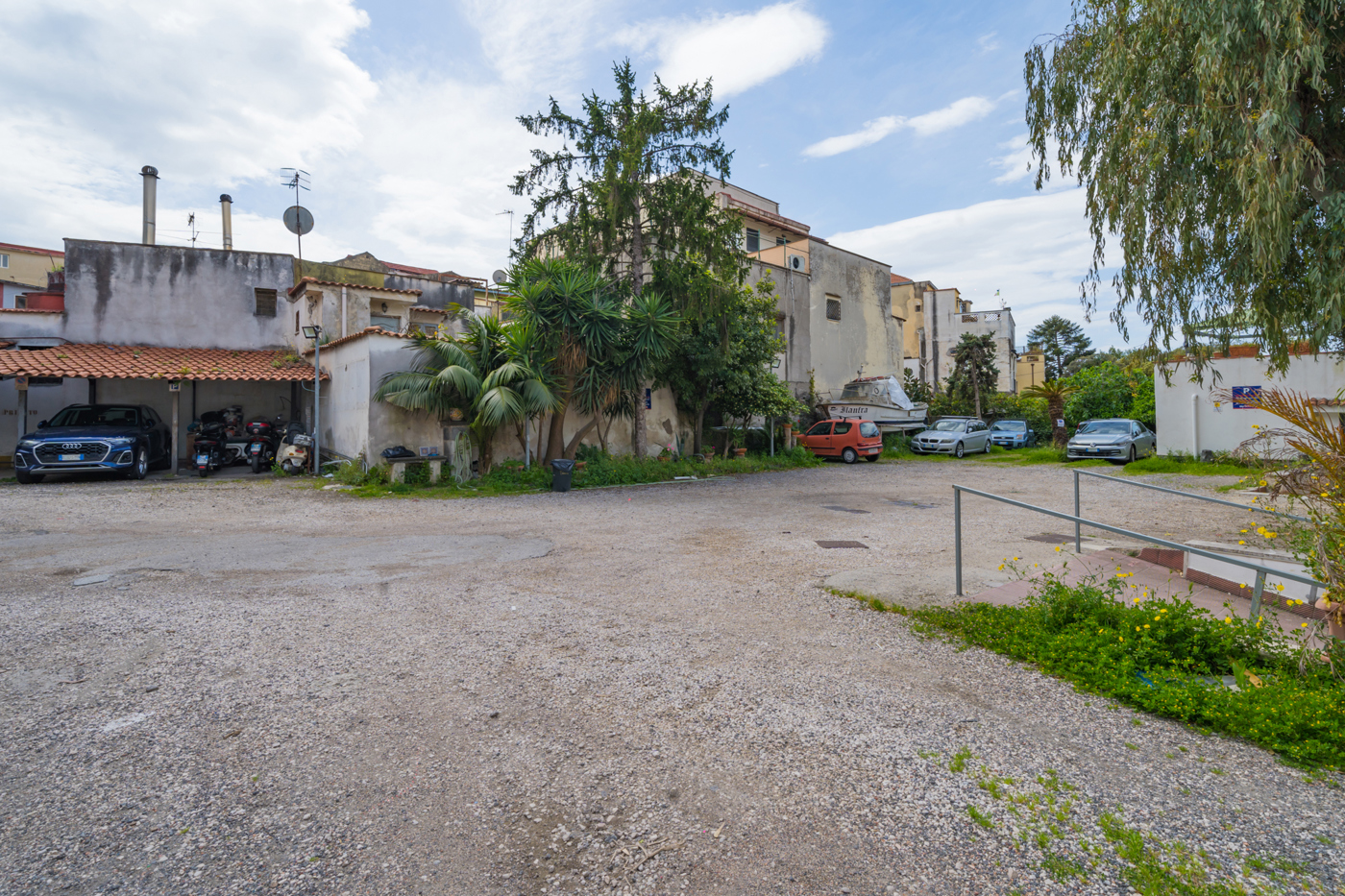 Negozio ristrutturato a Portici