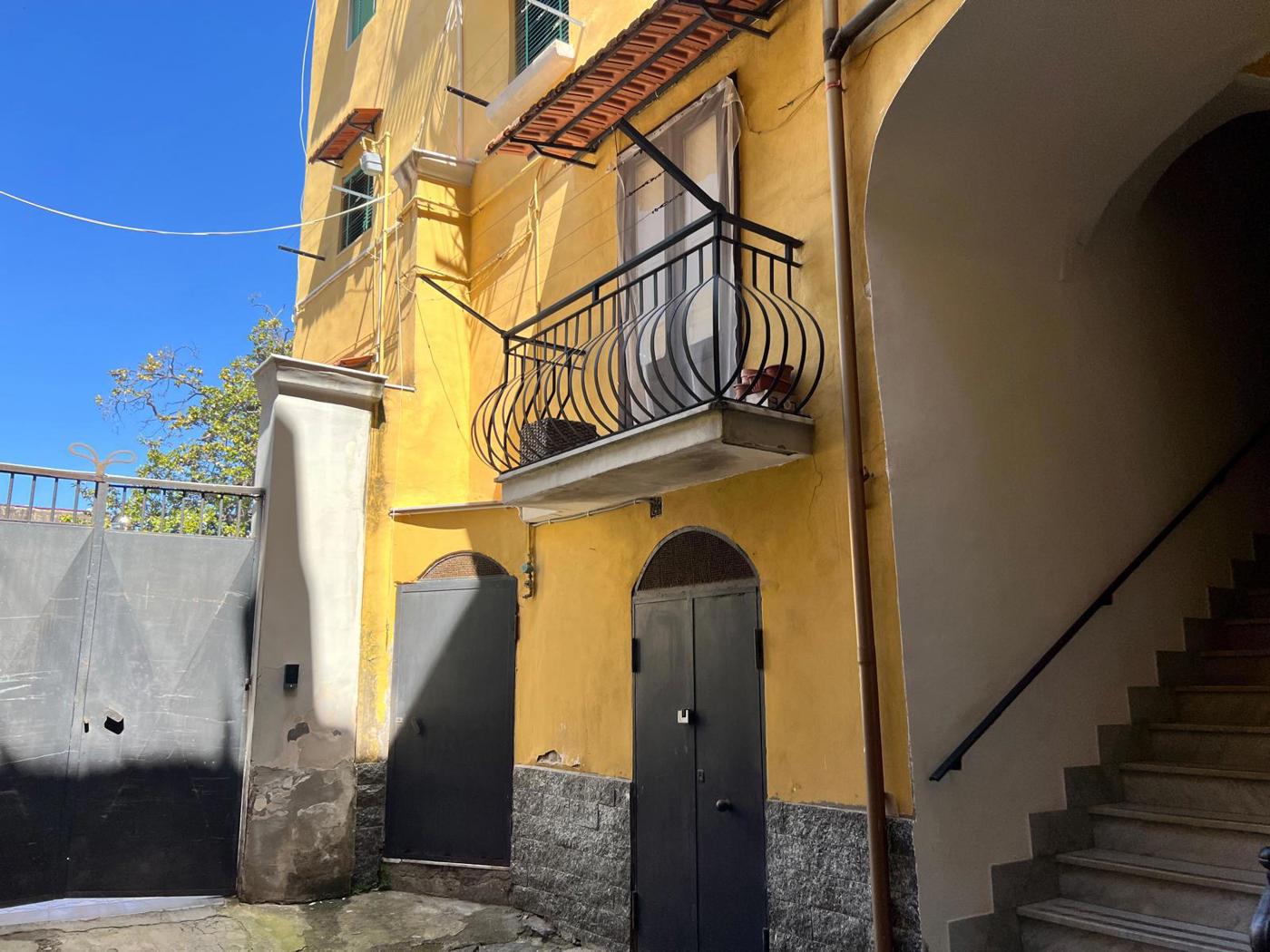 Monolocale arredato in affitto a Portici