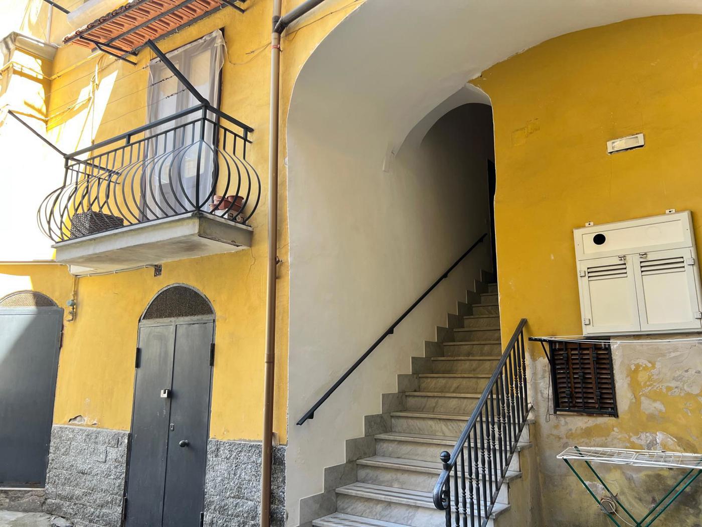 Monolocale arredato in affitto a Portici