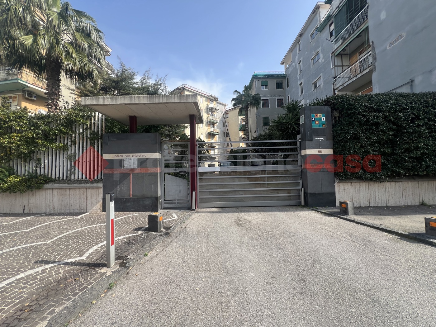 Box/Garage 17mq in vendita a Portici