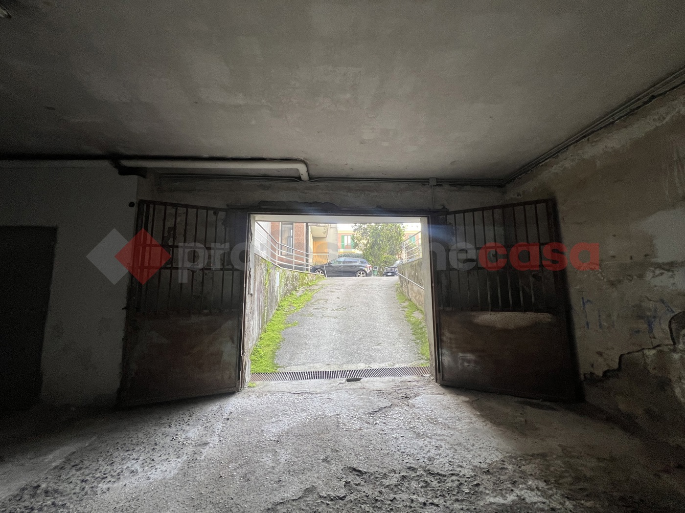 Box/Garage 17mq in vendita a Portici