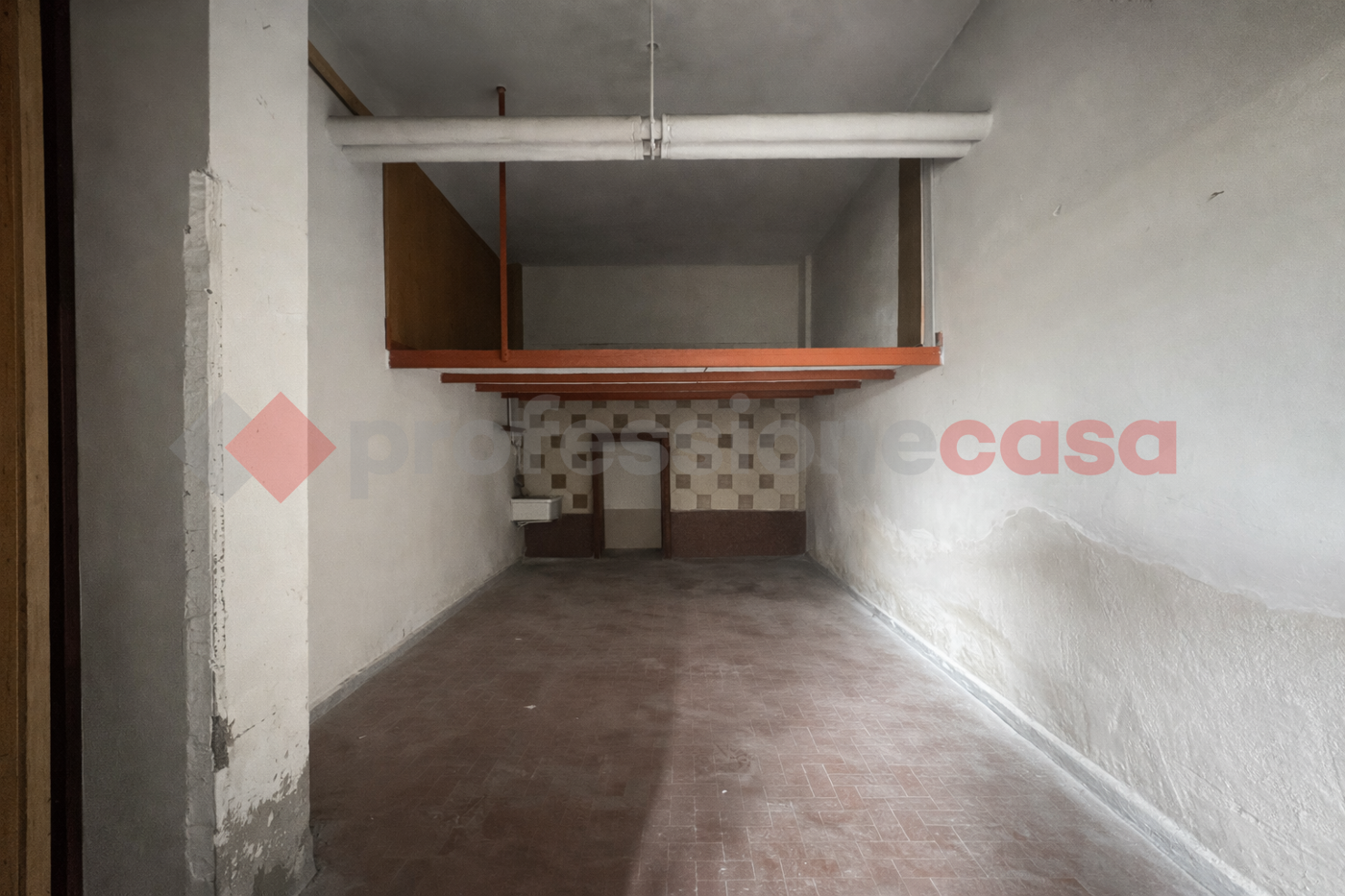 Box/Garage 17mq in vendita a Portici