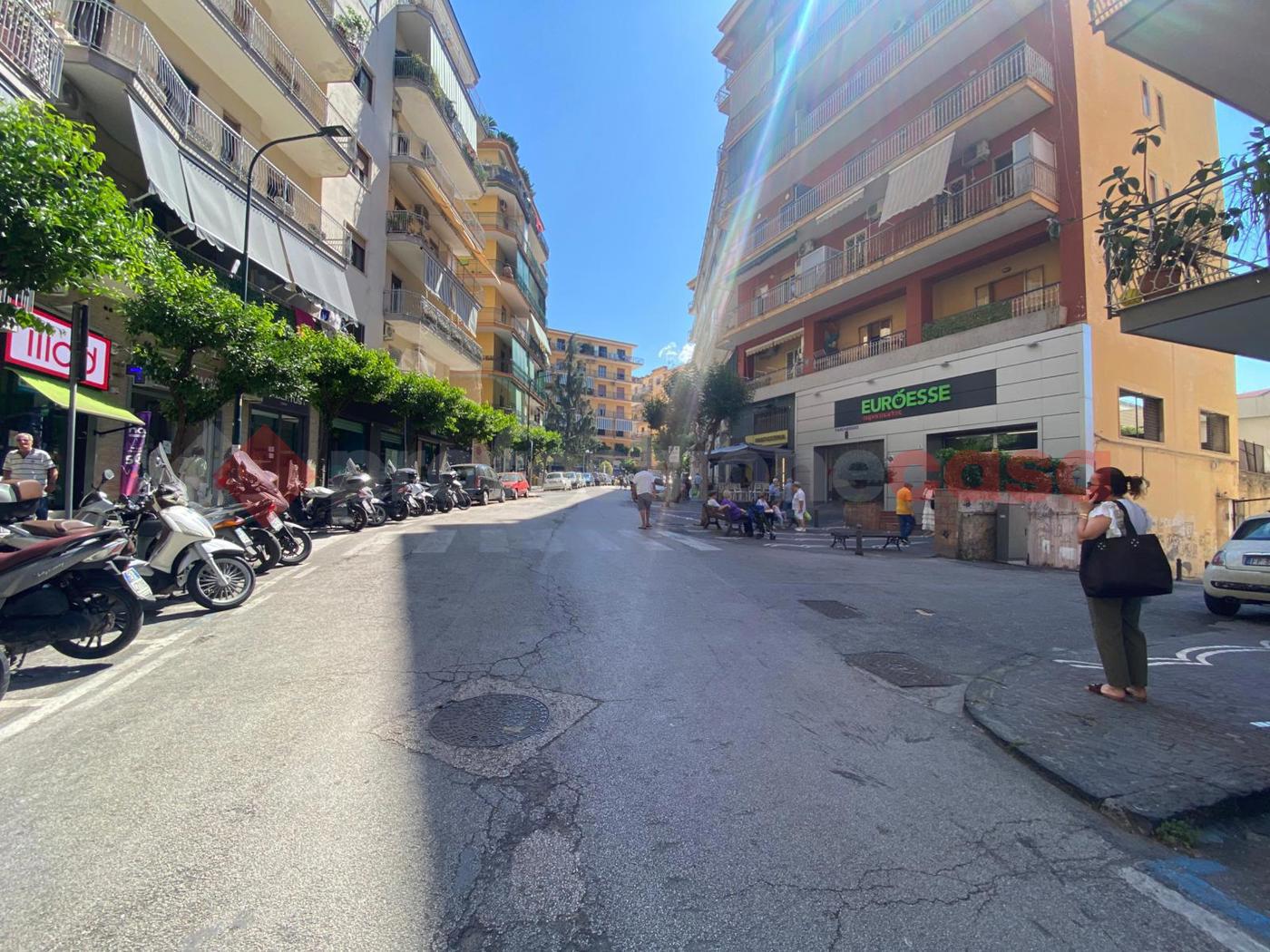 Negozio in affitto a Portici