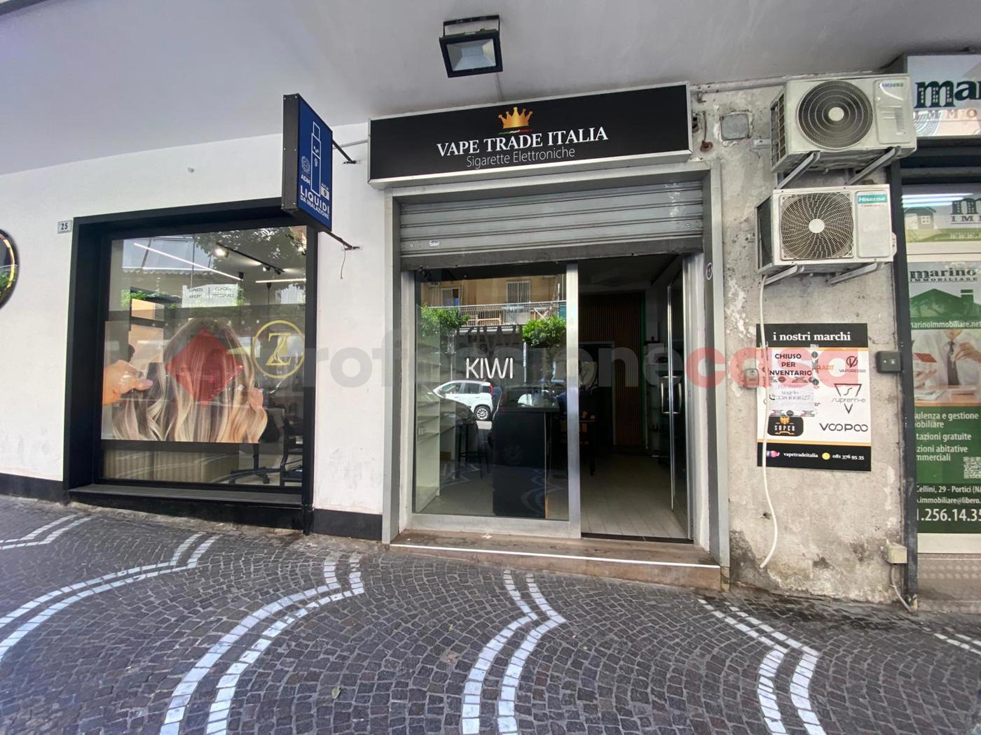 Negozio in affitto a Portici