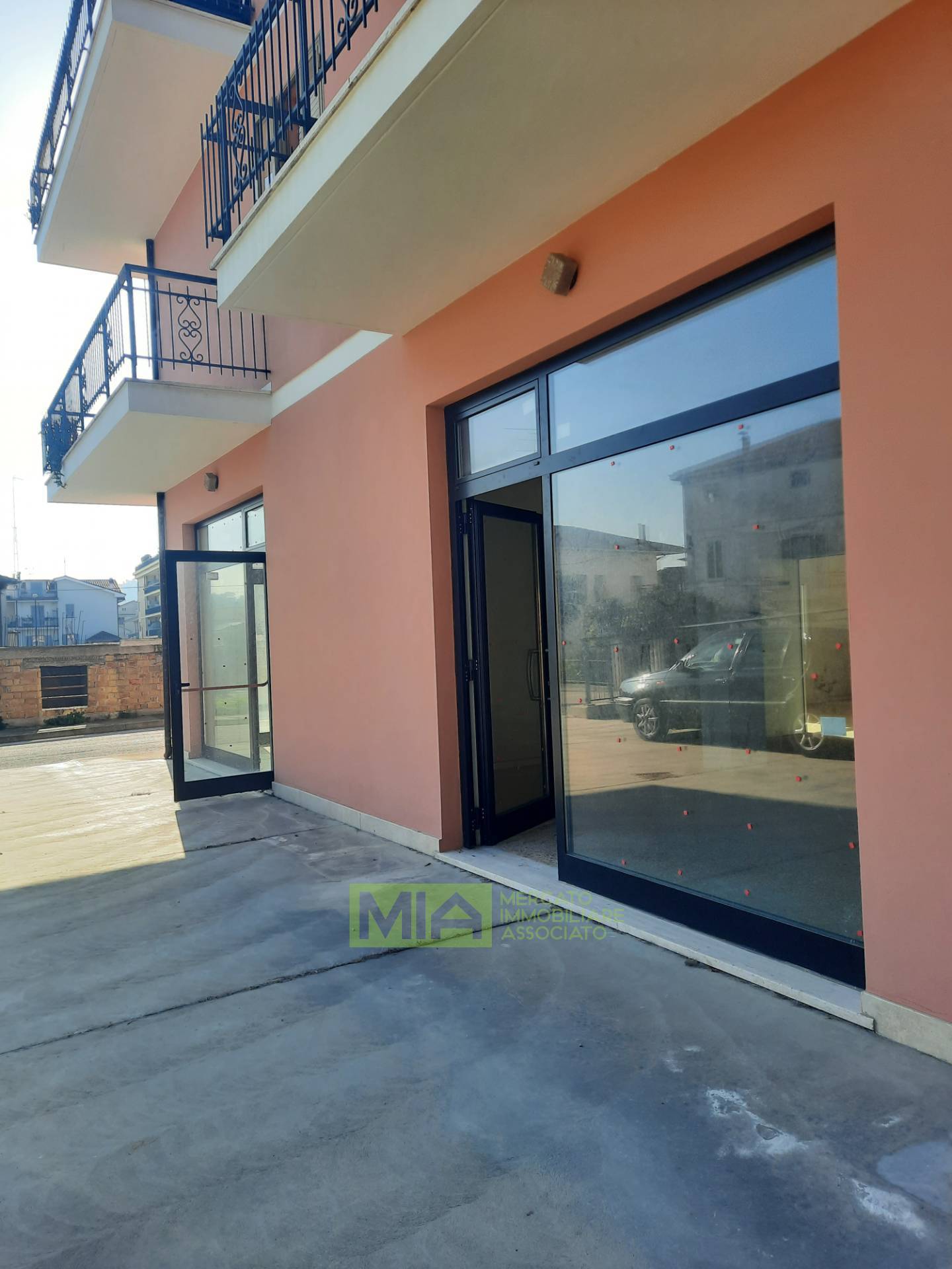 Locale commerciale in affitto a Altidona, Marina di Altidona