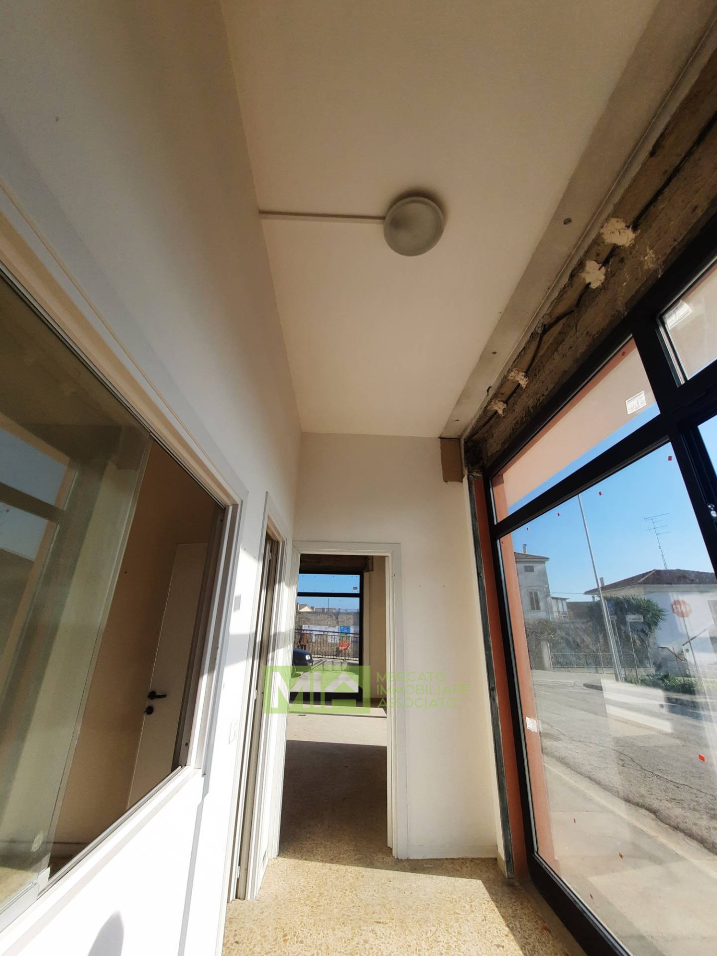 Locale commerciale in affitto a Altidona, Marina di Altidona