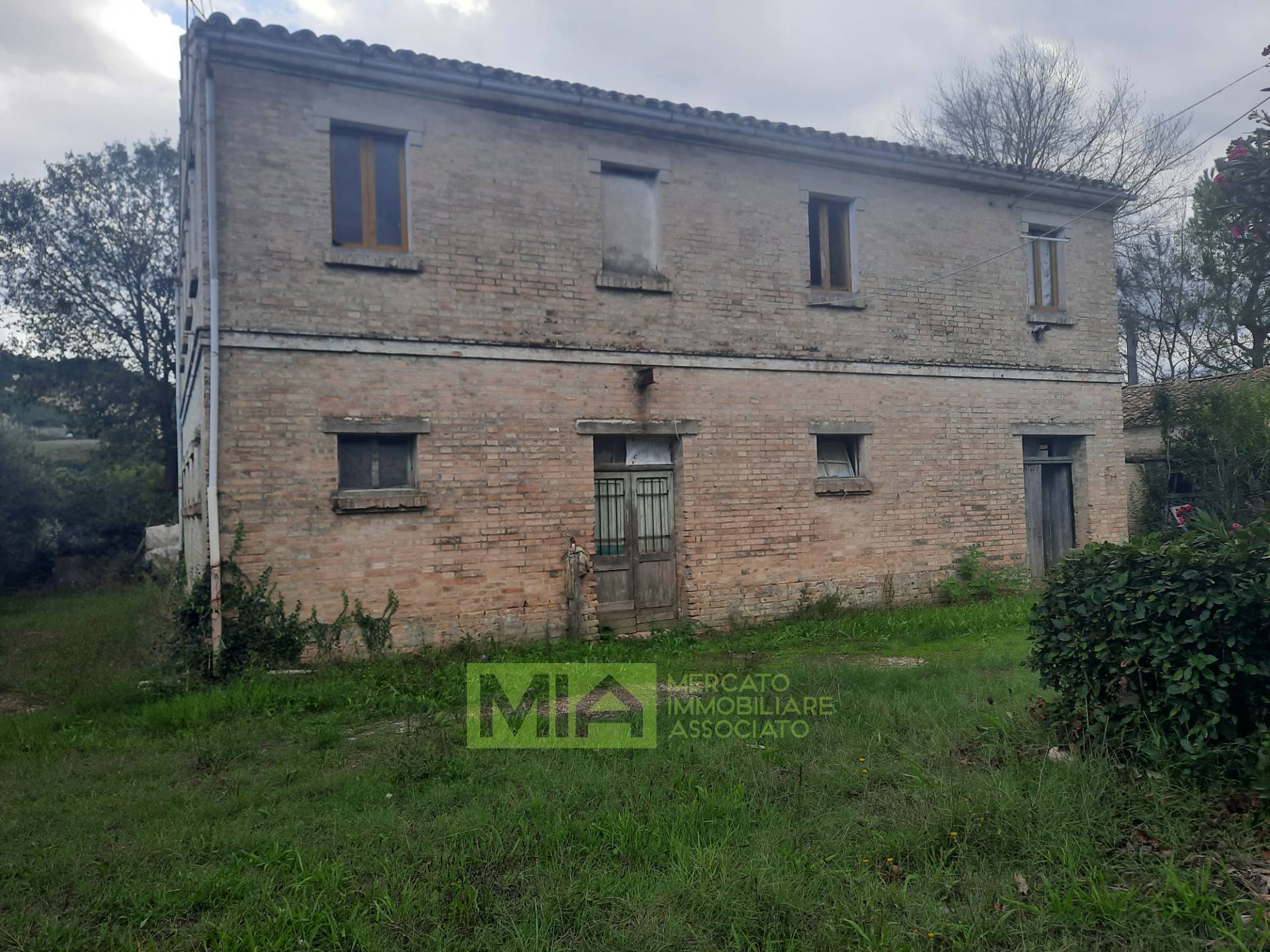 Casa colonica in vendita a Monterubbiano, Rubbianello