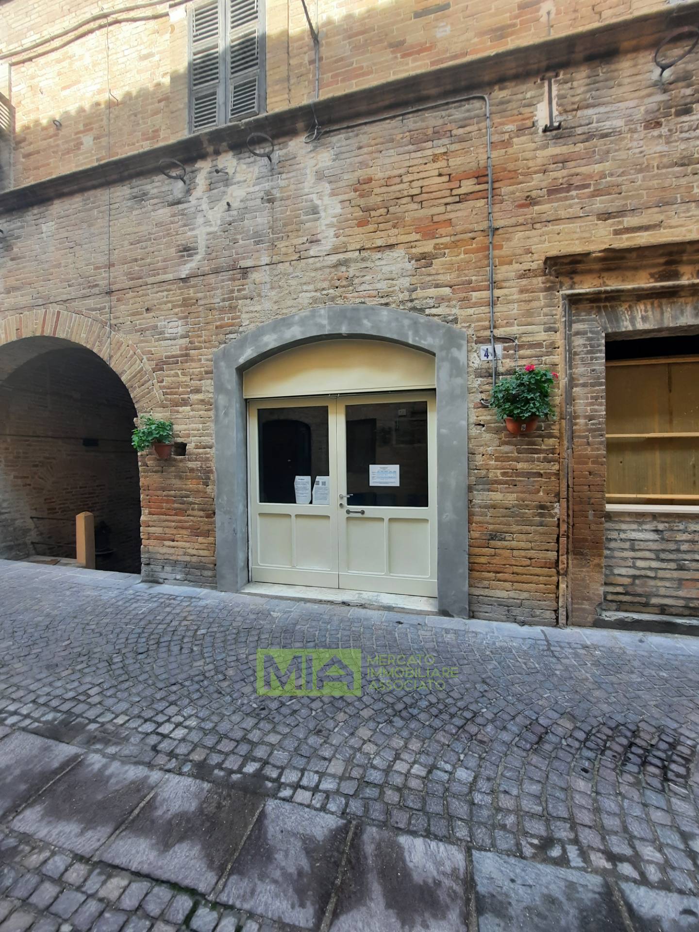 Locale in affitto a Carassai, Centro Storico