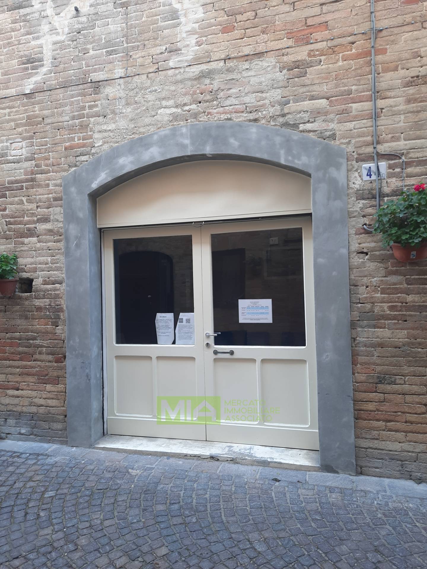 Locale in affitto a Carassai, Centro Storico