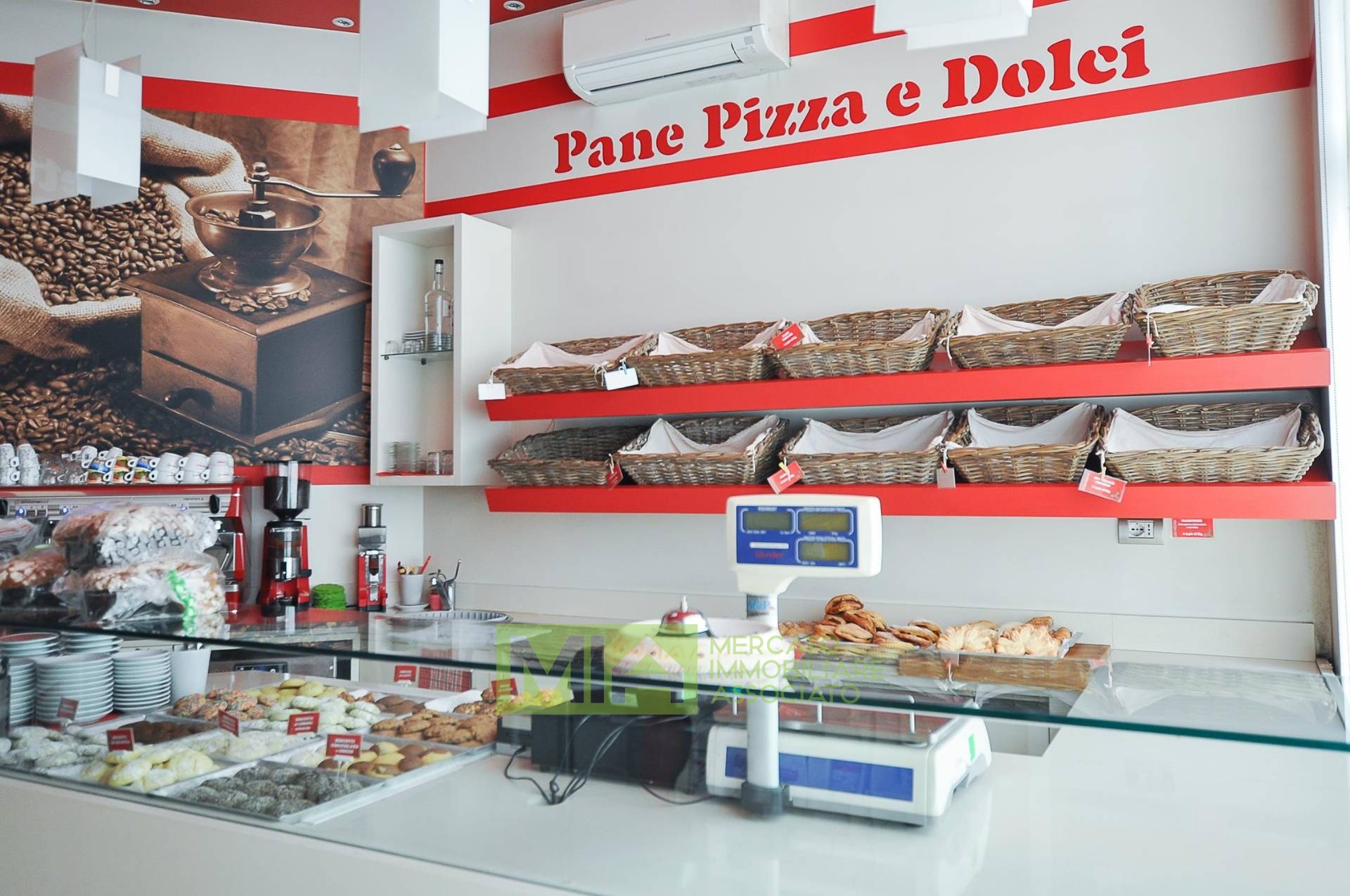 Attivit commerciale in vendita a Comunanza, Centro