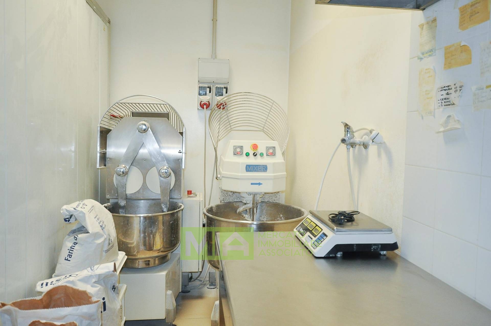 Attivit commerciale in vendita a Comunanza, Centro