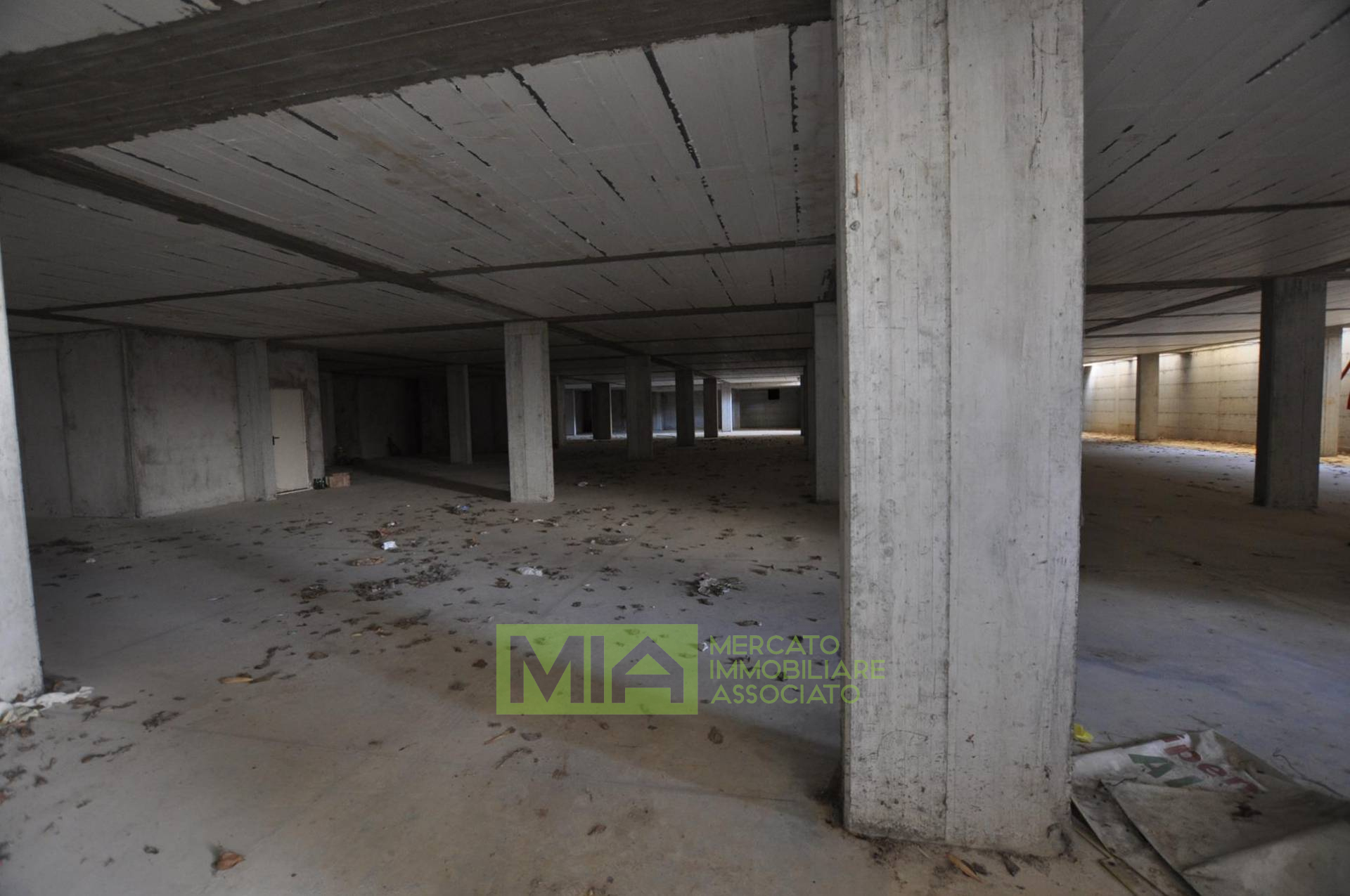 Locale commerciale in vendita a Petritoli, Periferia