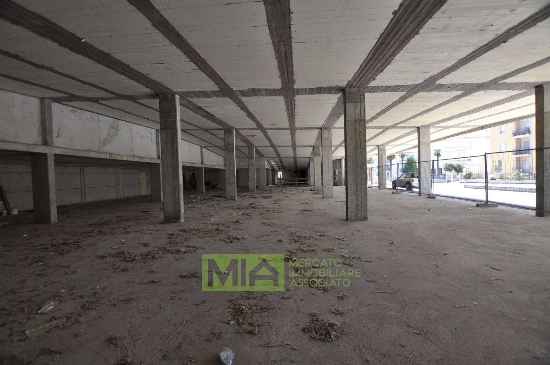 Locale commerciale in vendita a Petritoli, Periferia