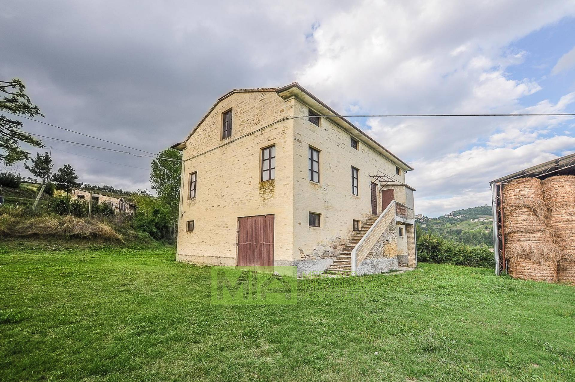 Casa colonica in vendita a Montelparo, Campagna