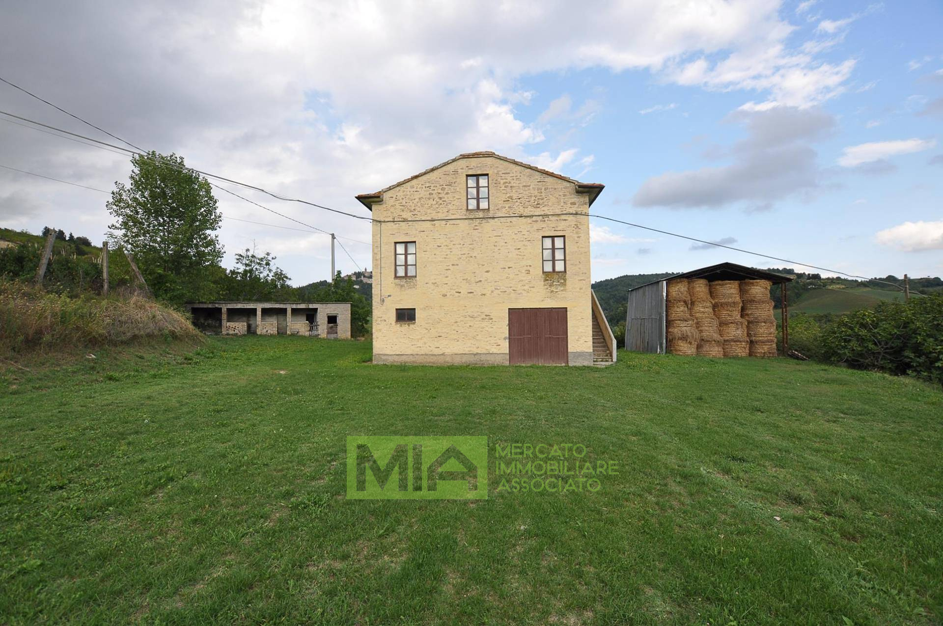 Casa colonica in vendita a Montelparo, Campagna