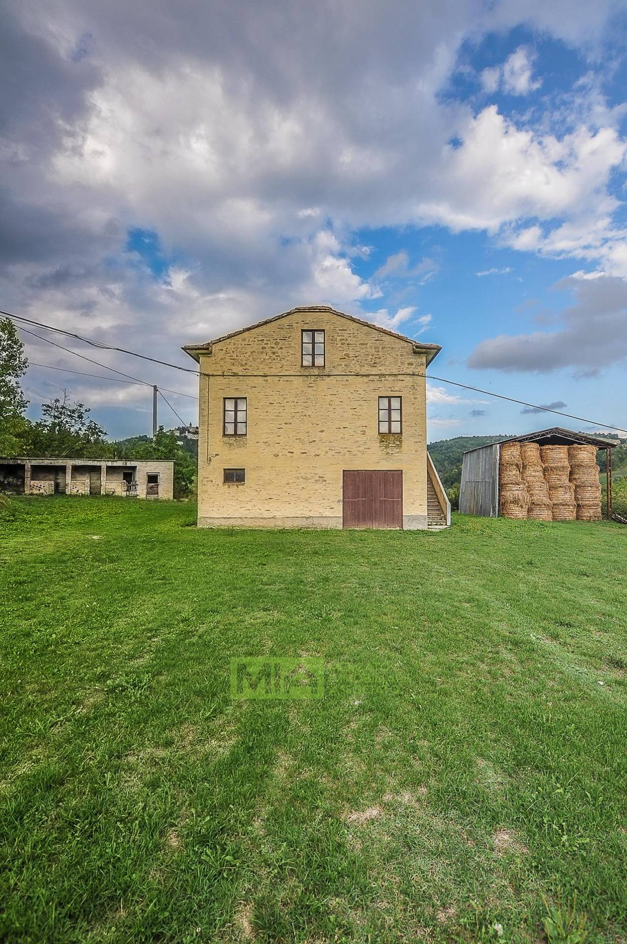 Casa colonica in vendita a Montelparo, Campagna