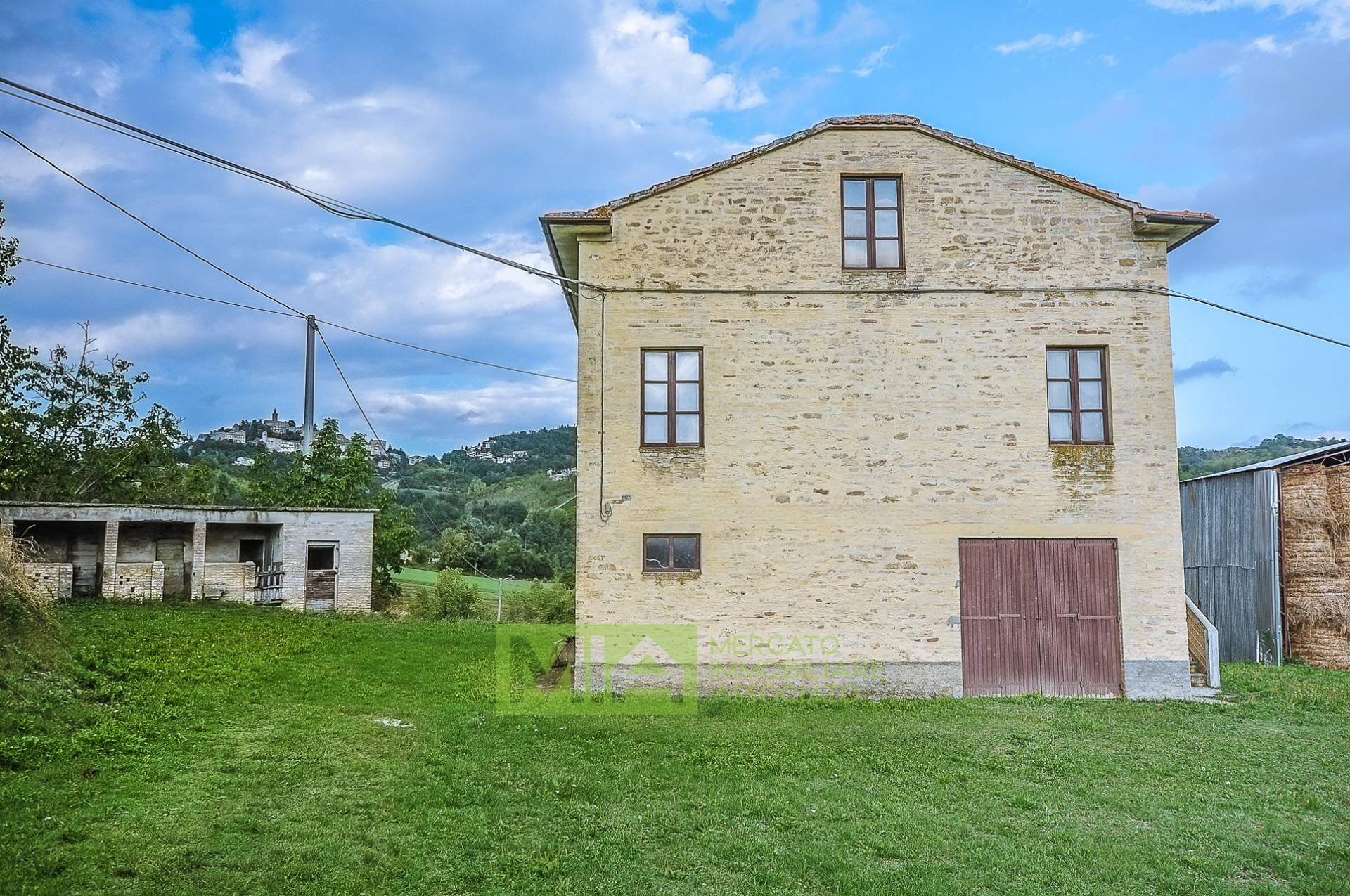 Casa colonica in vendita a Montelparo, Campagna