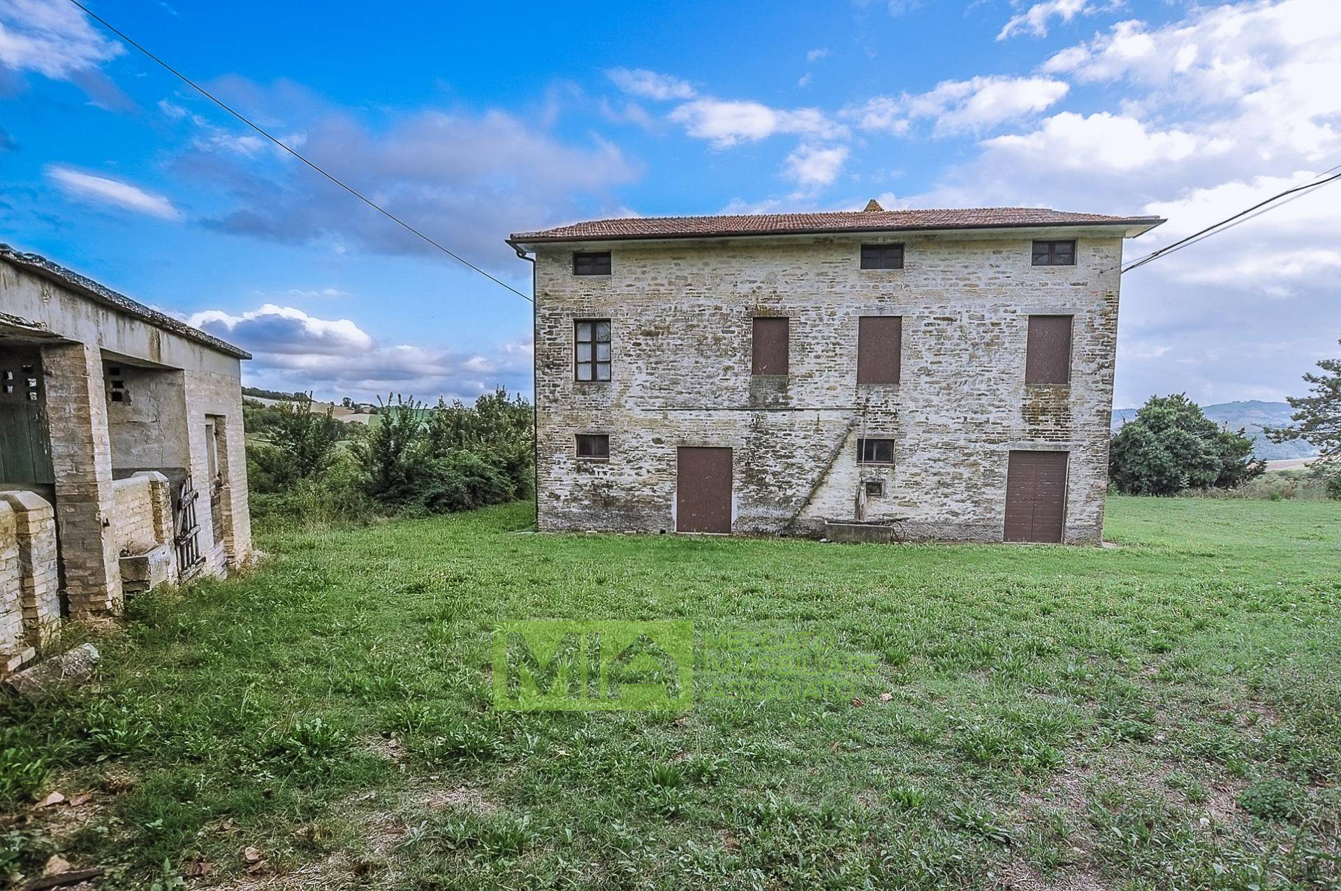 Casa colonica in vendita a Montelparo, Campagna