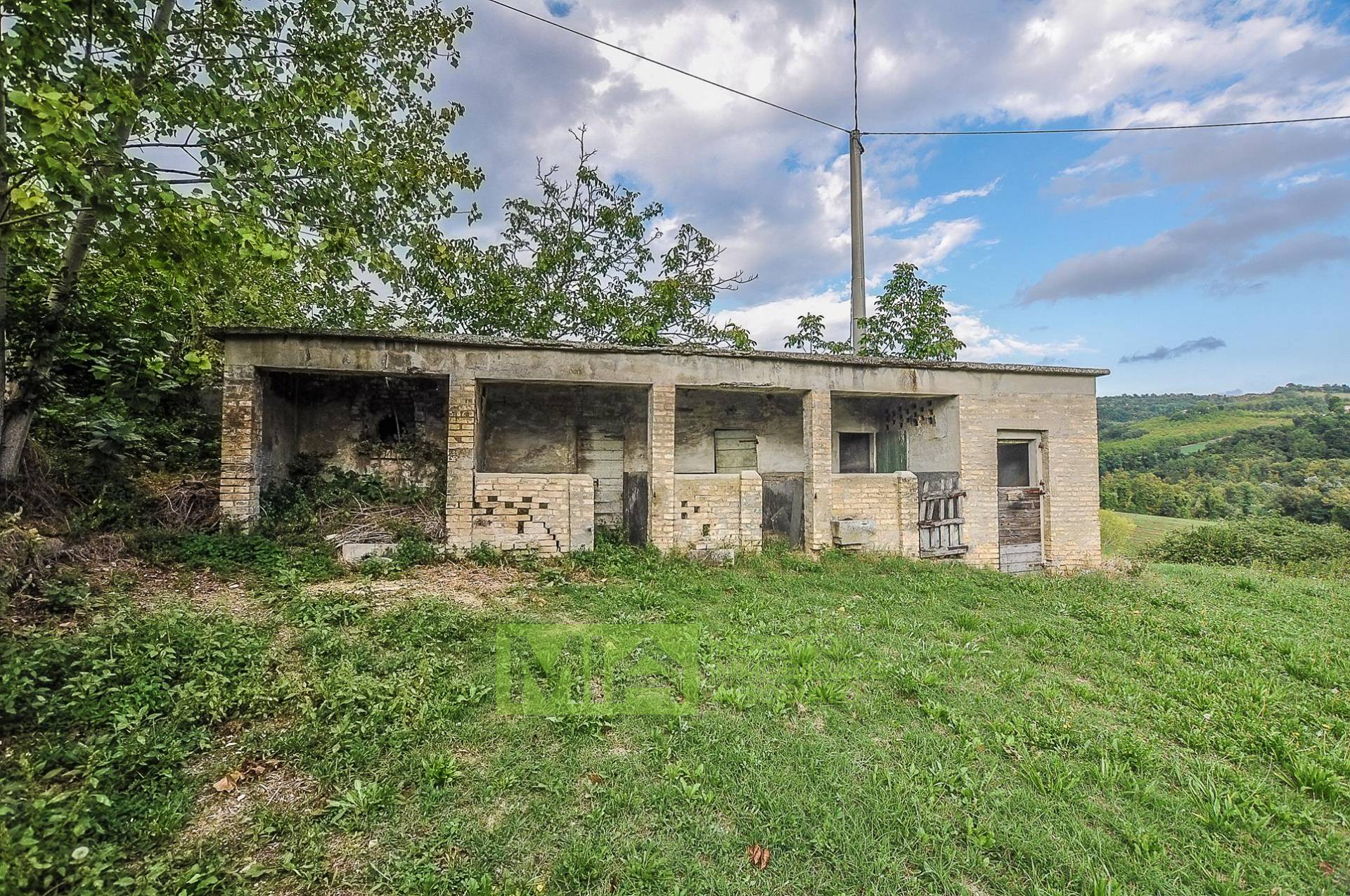 Casa colonica in vendita a Montelparo, Campagna