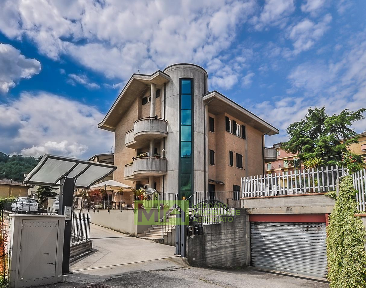 Appartamento in vendita a Comunanza, Centro