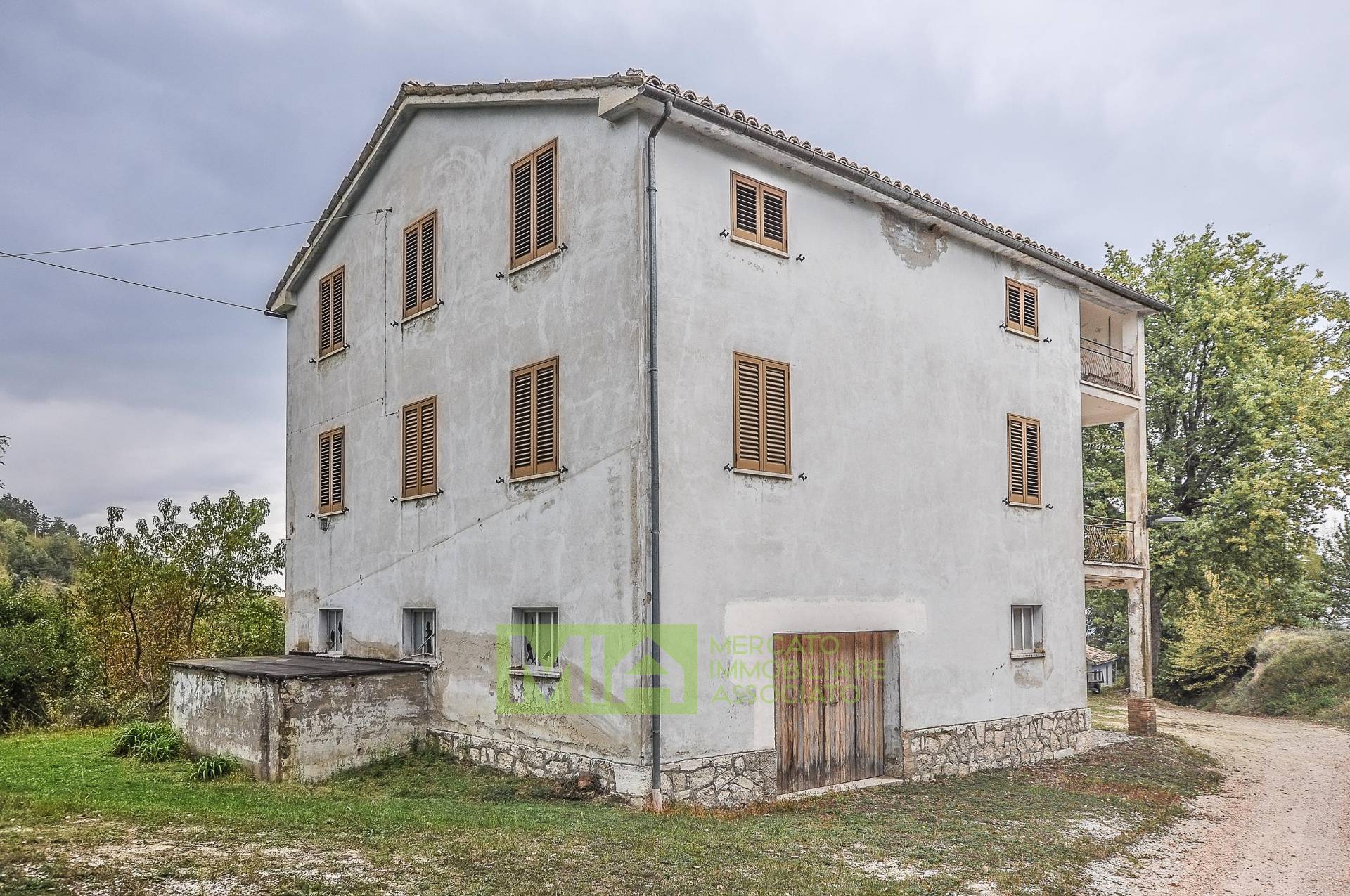 Casa colonica in vendita a Comunanza, Campagna