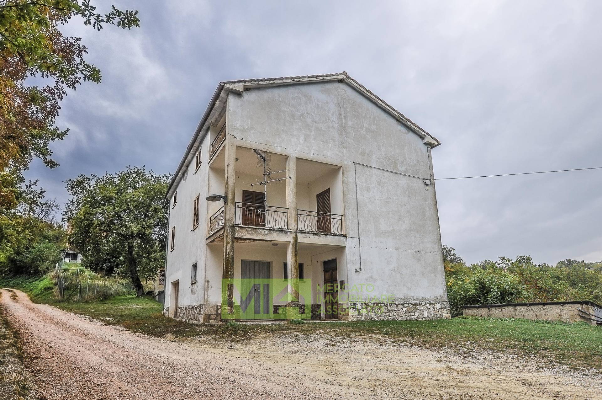 Casa colonica in vendita a Comunanza, Campagna