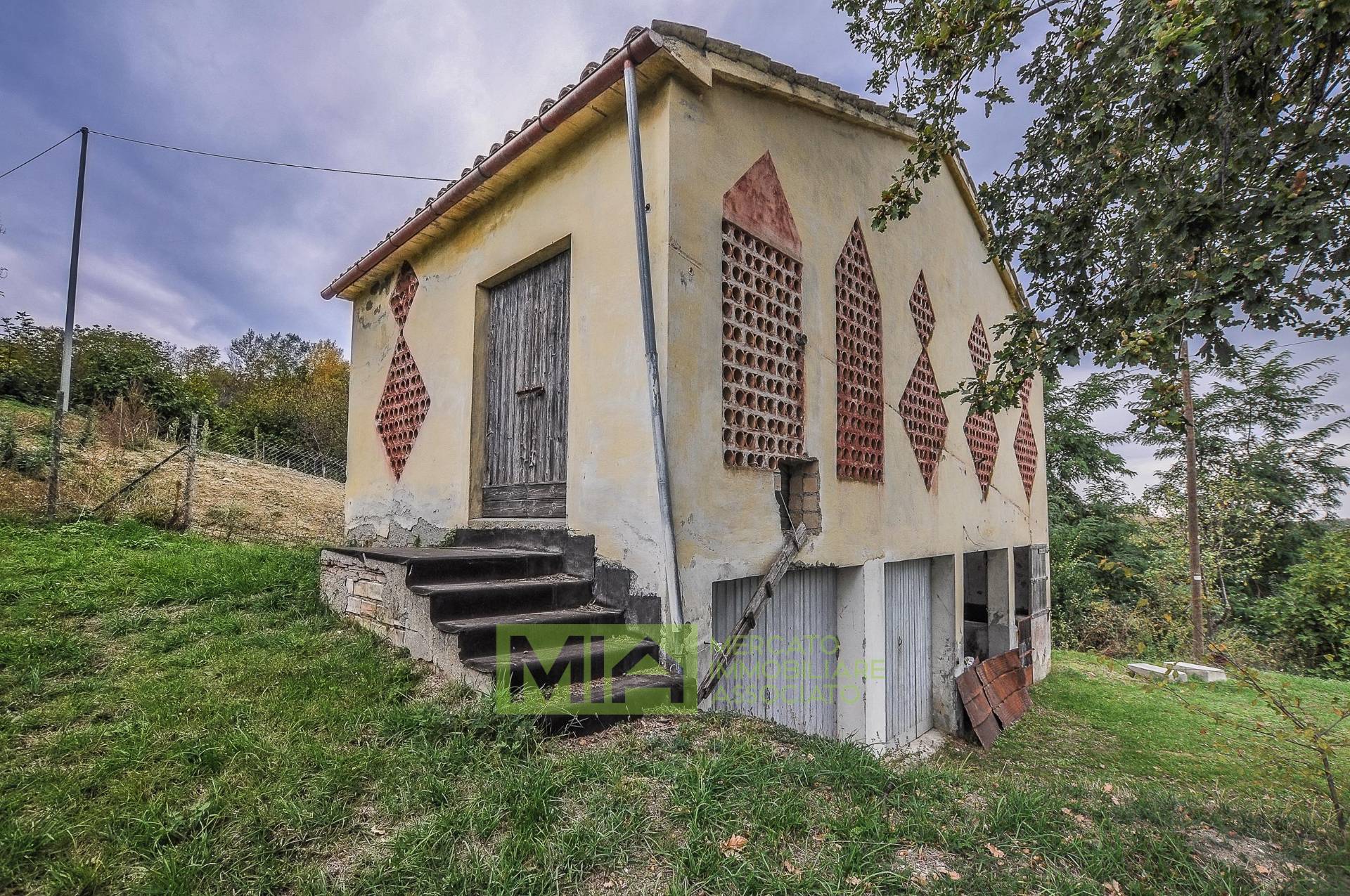 Casa colonica in vendita a Comunanza, Campagna