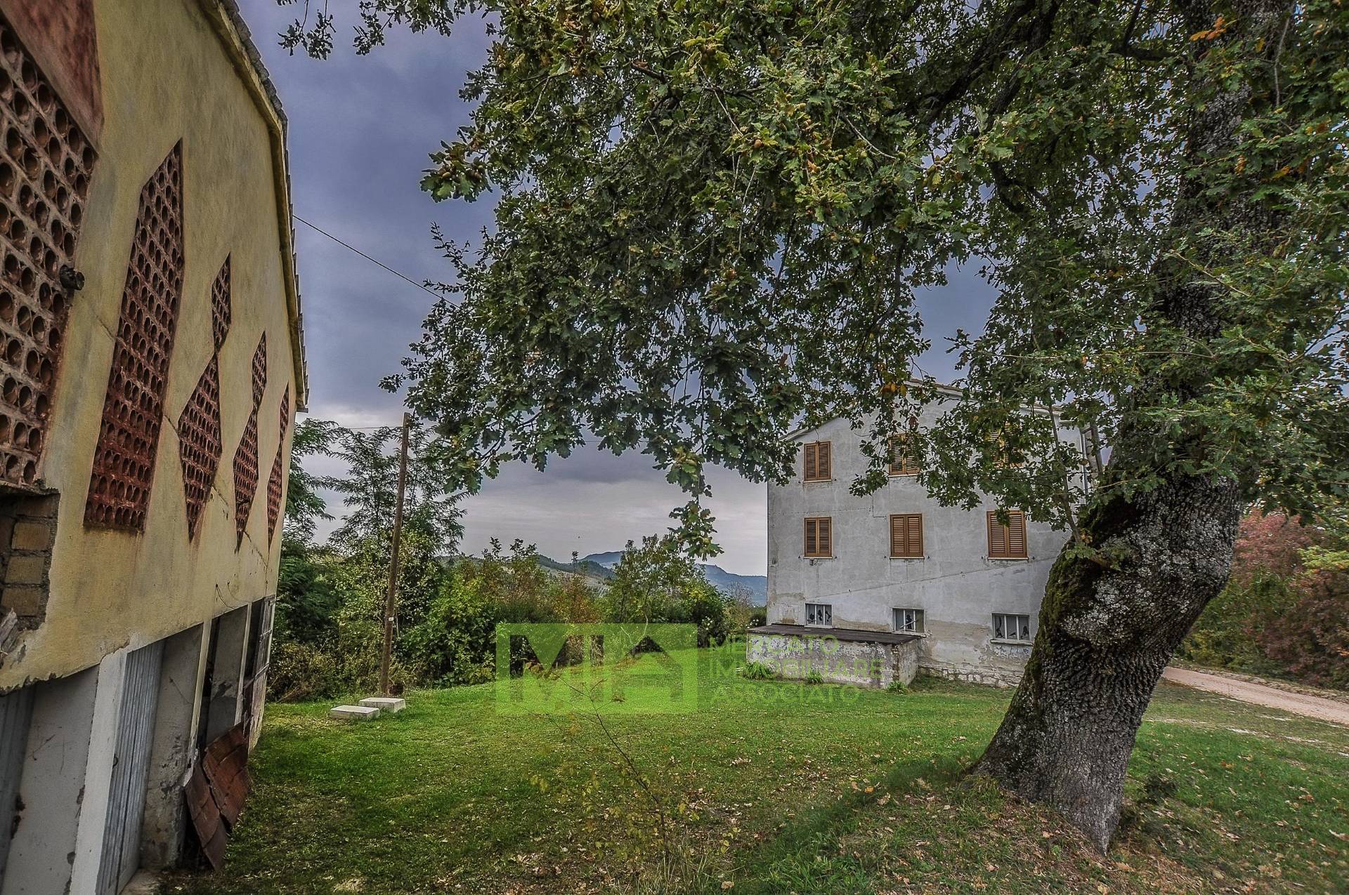 Casa colonica in vendita a Comunanza, Campagna