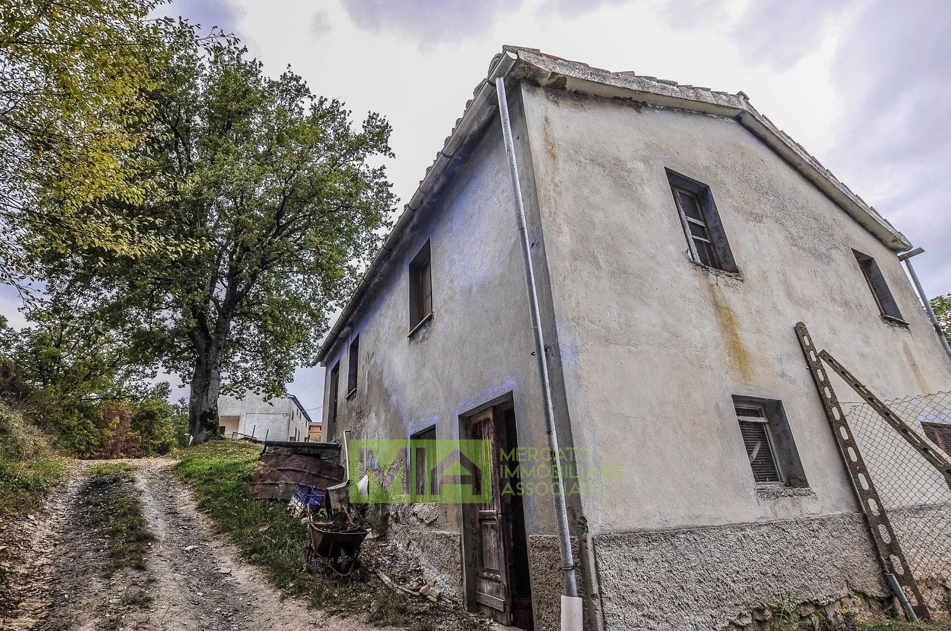 Casa colonica in vendita a Comunanza, Campagna