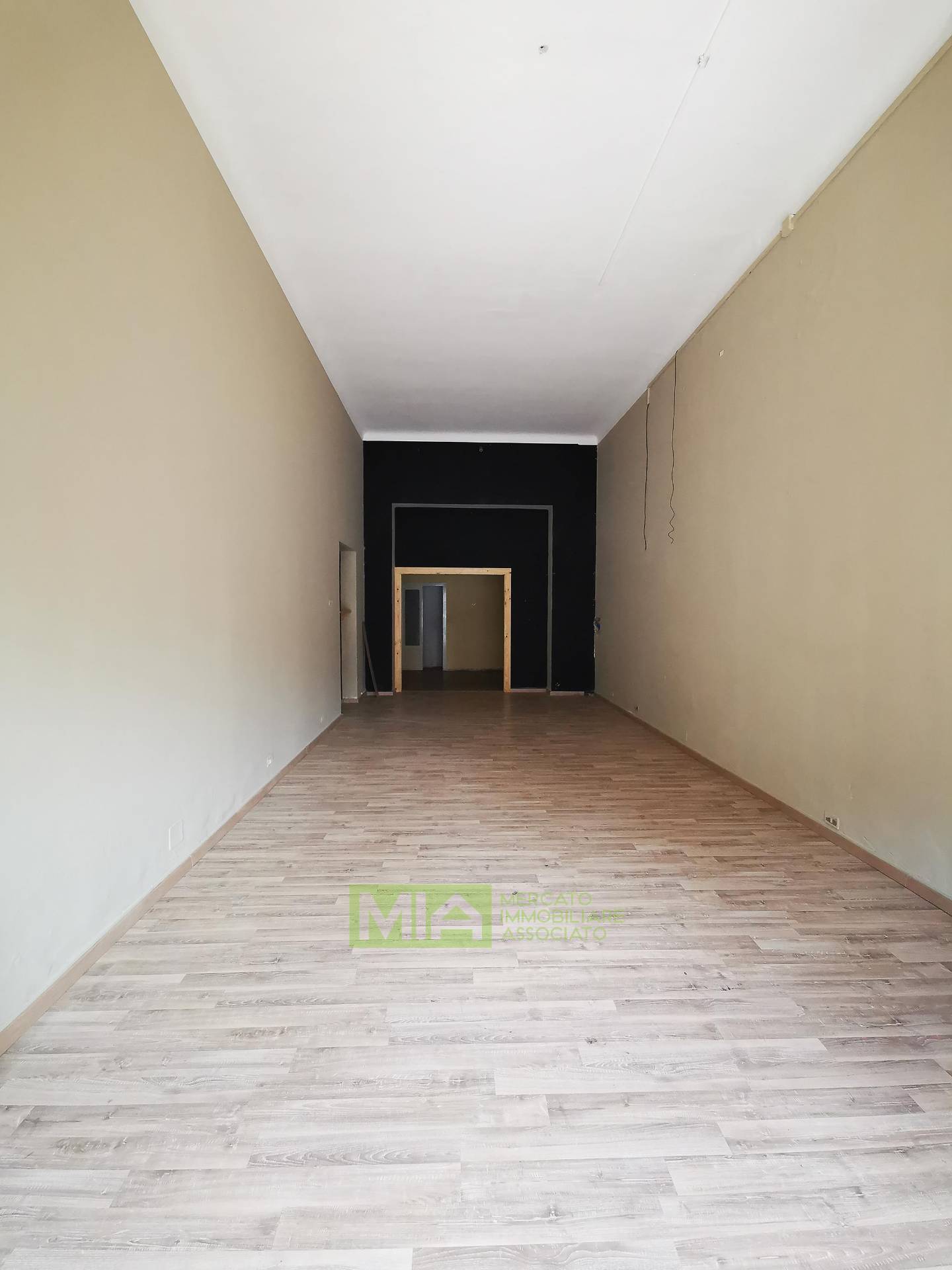 Locale commerciale in affitto a Comunanza