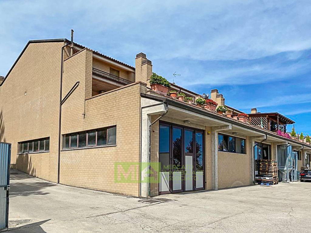 Villino a schiera in vendita a Santa Vittoria in Matenano, Campagna