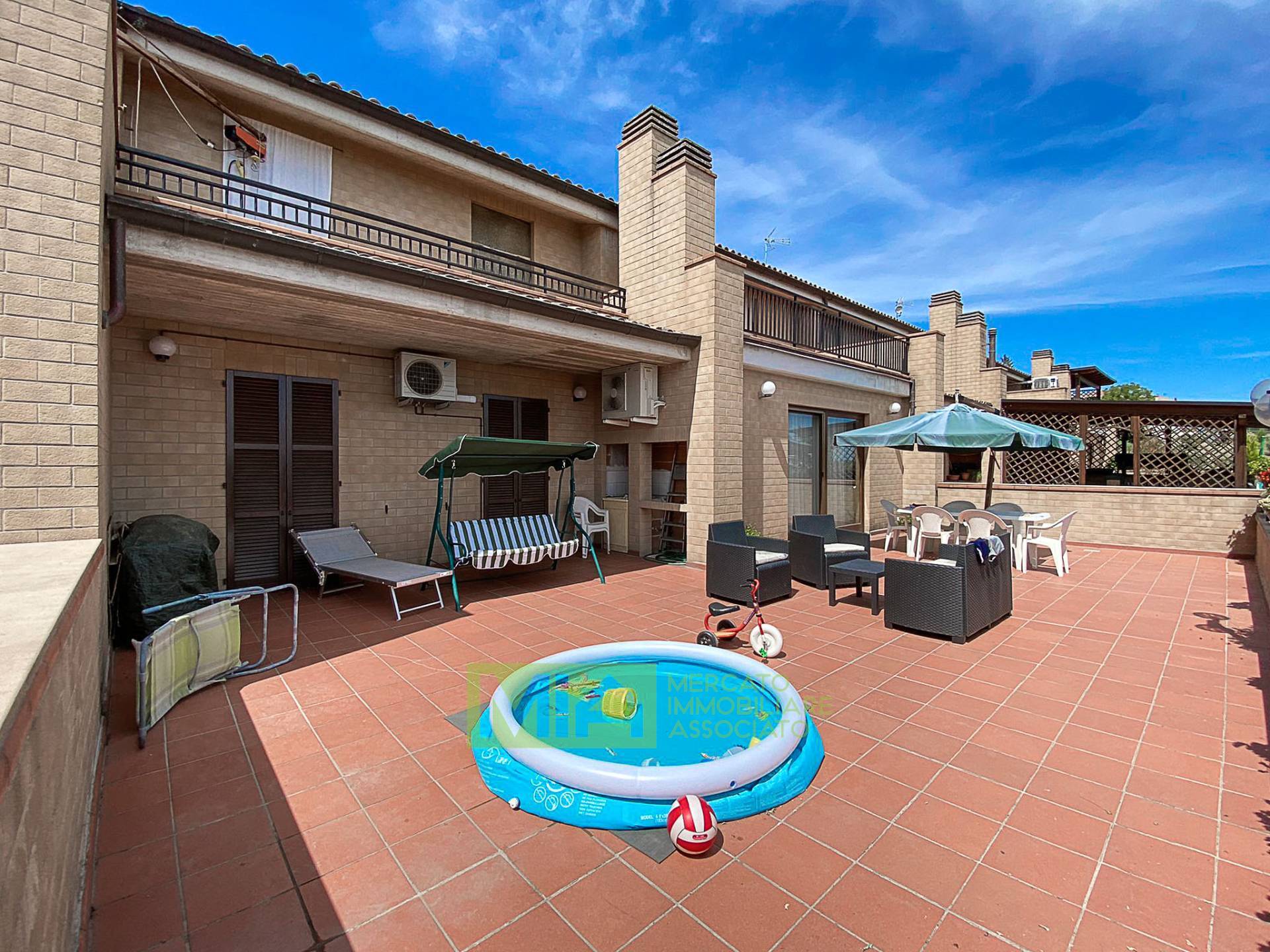 Villino a schiera in vendita a Santa Vittoria in Matenano, Campagna