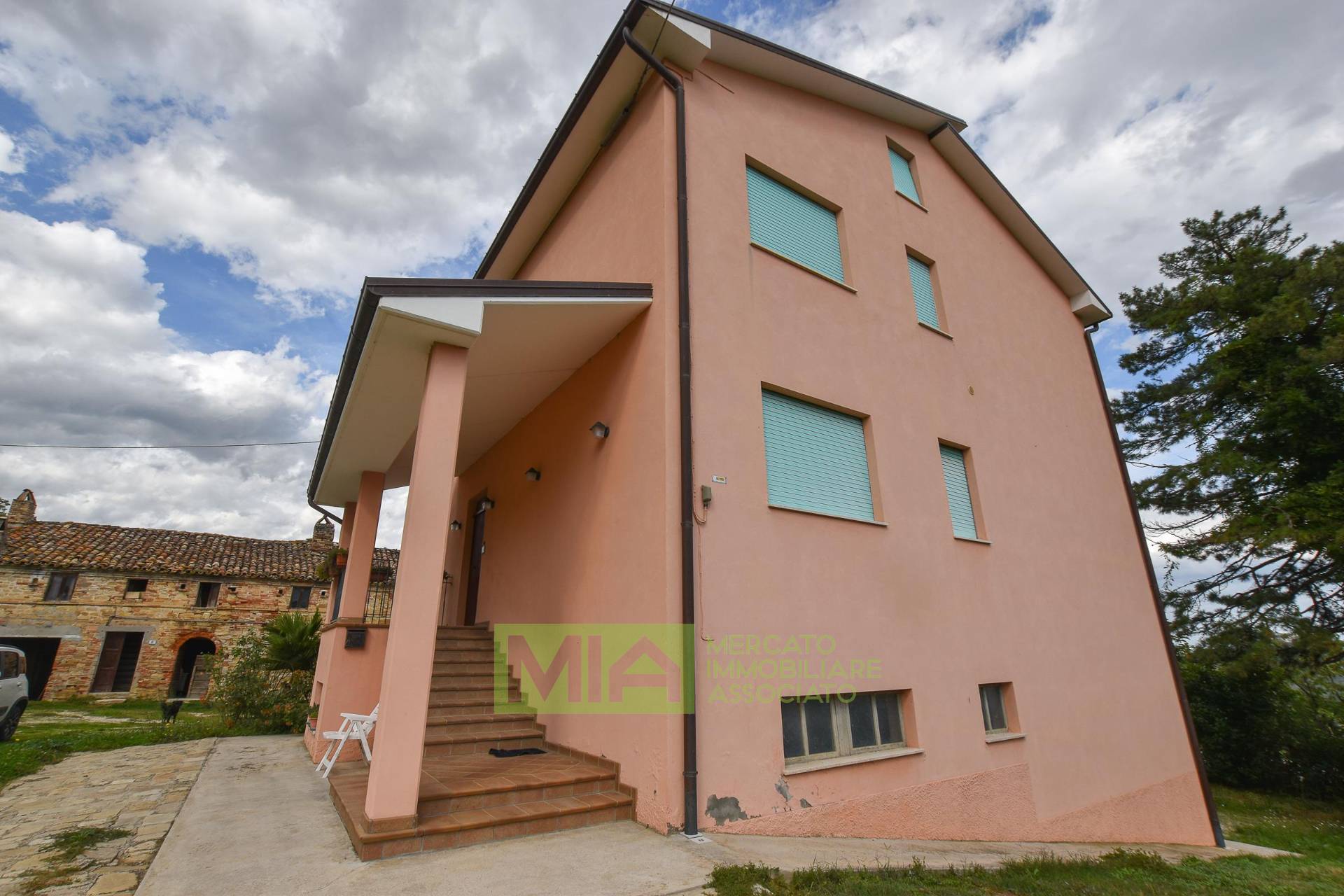 Villa in vendita a Santa Vittoria in Matenano