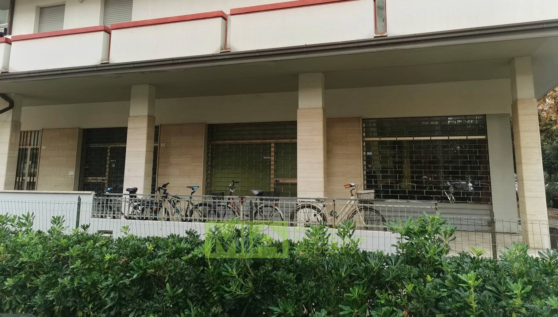 Locale commerciale in vendita a Pedaso, Centro