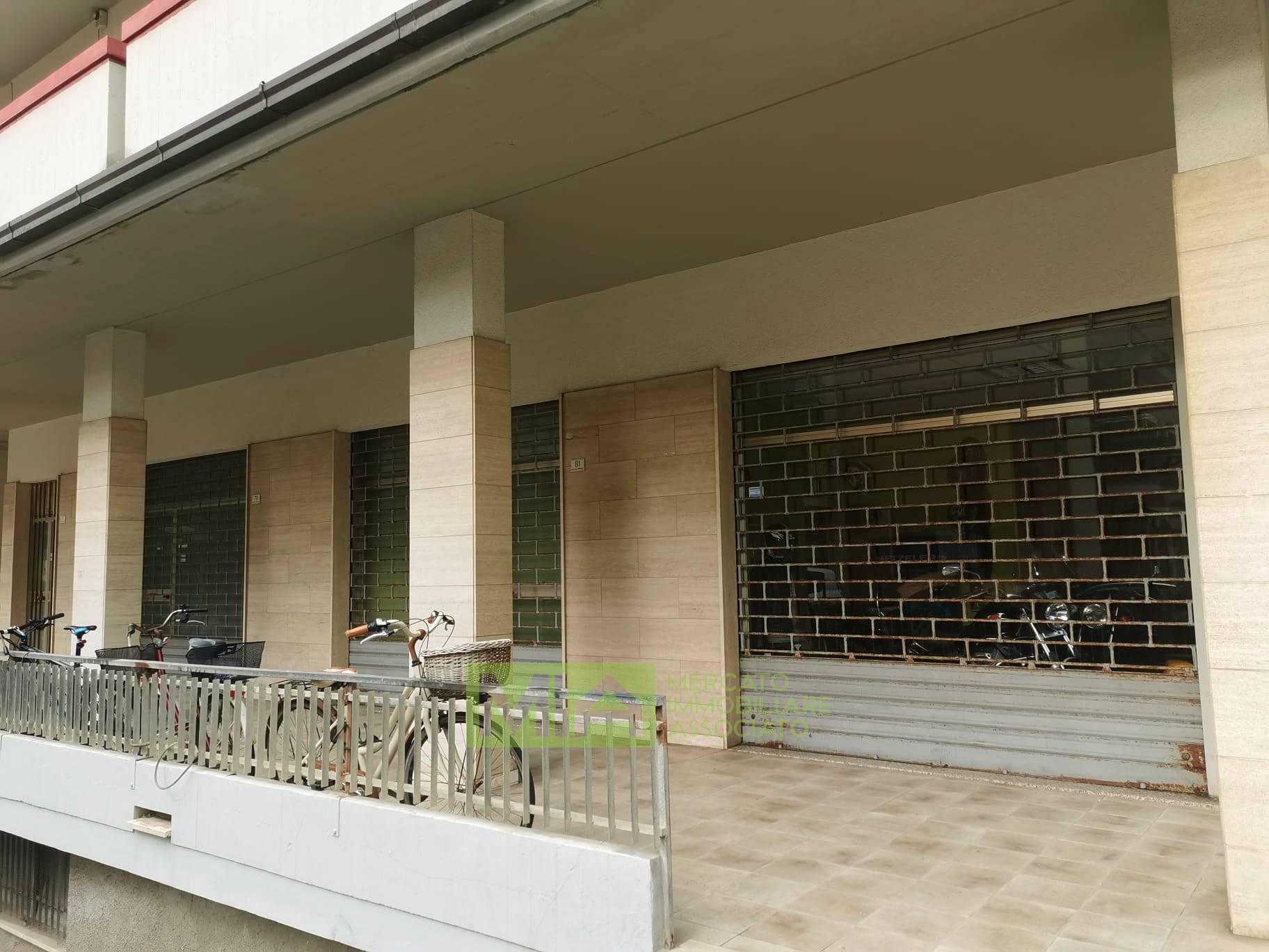 Locale commerciale in vendita a Pedaso, Centro