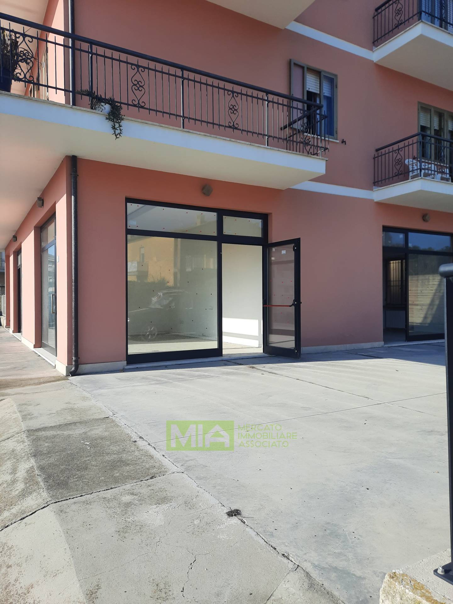 Locale commerciale in affitto a Altidona, Marina di Altidona