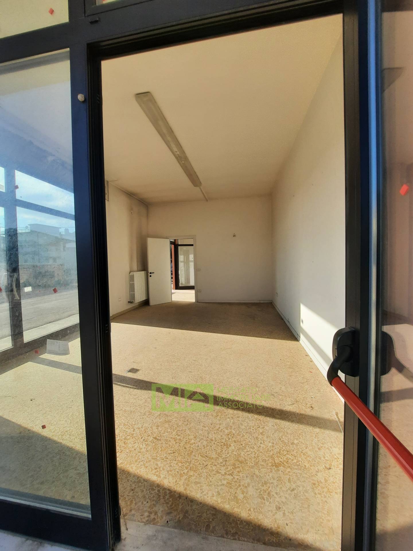 Locale commerciale in affitto a Altidona, Marina di Altidona